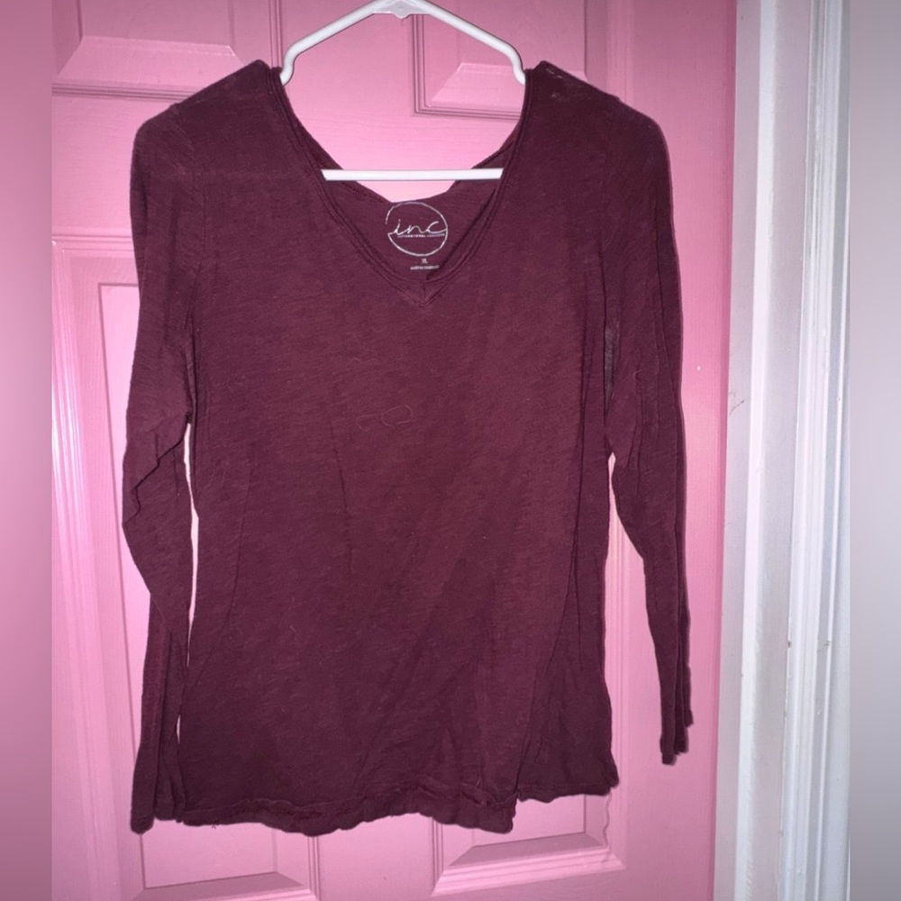 Burgundy long sleeve v-neckk stretchy